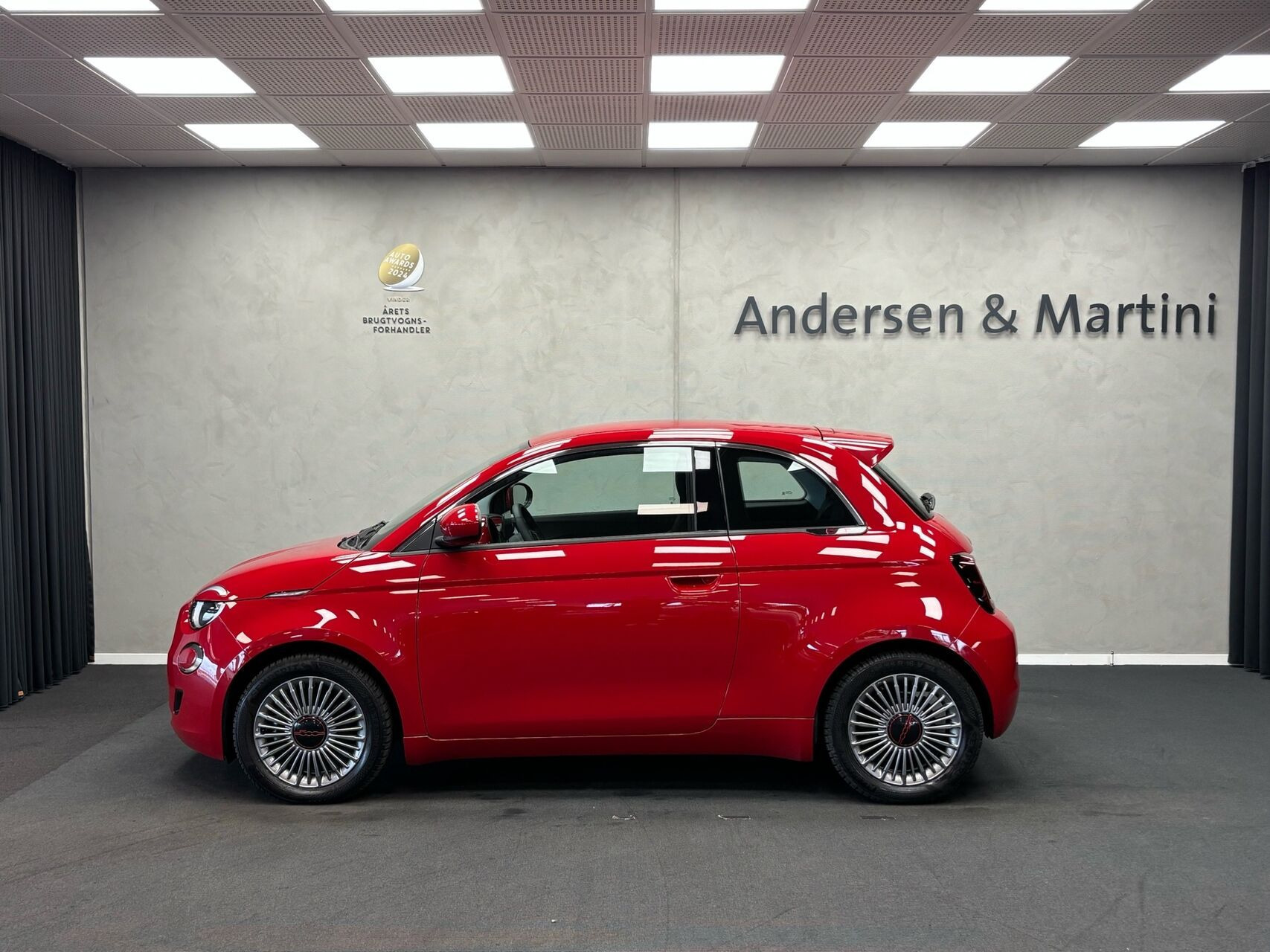 Rød Fiat 500e fra 2023