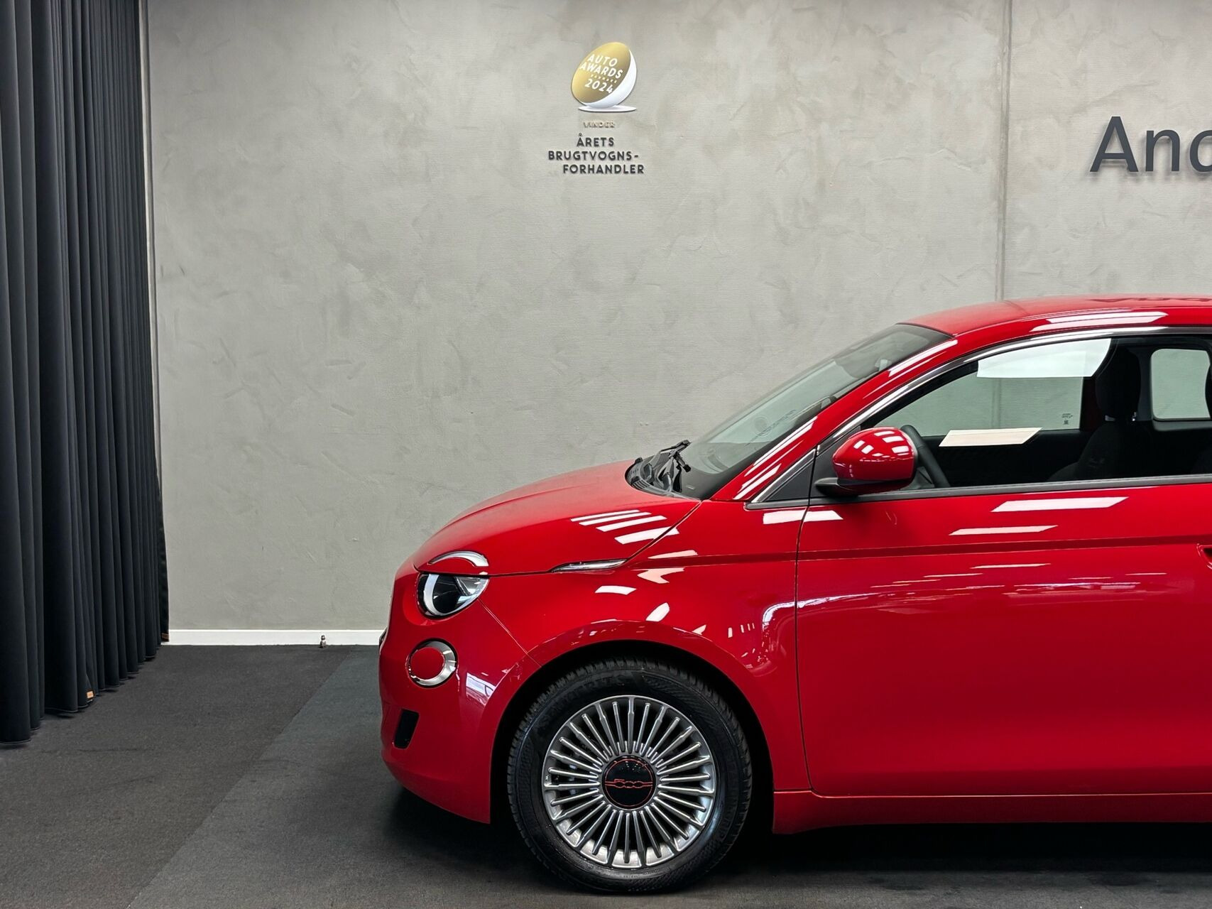 Rød Fiat 500e fra 2023