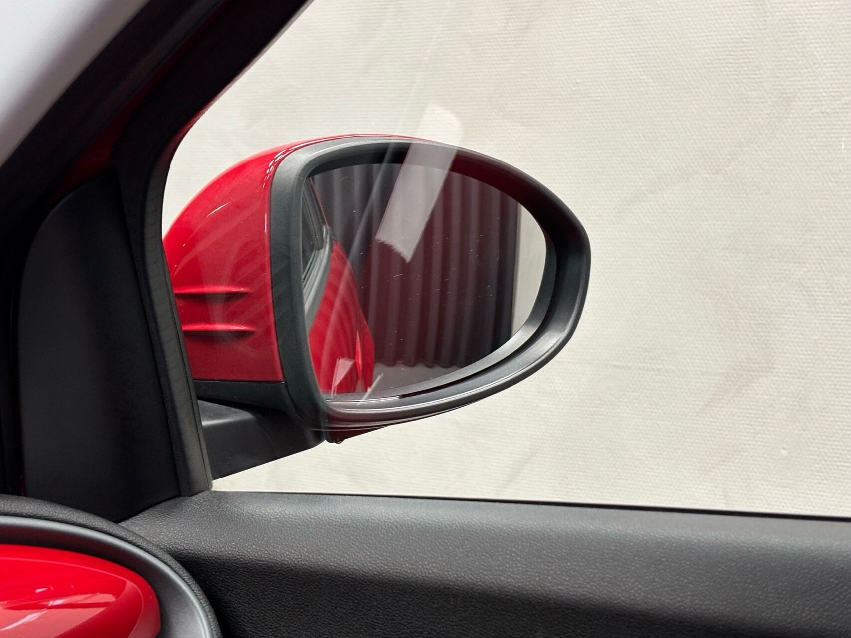 Rød Fiat 500e fra 2023