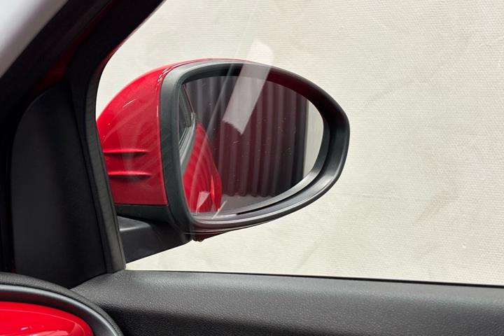 Rød Fiat 500e fra 2023