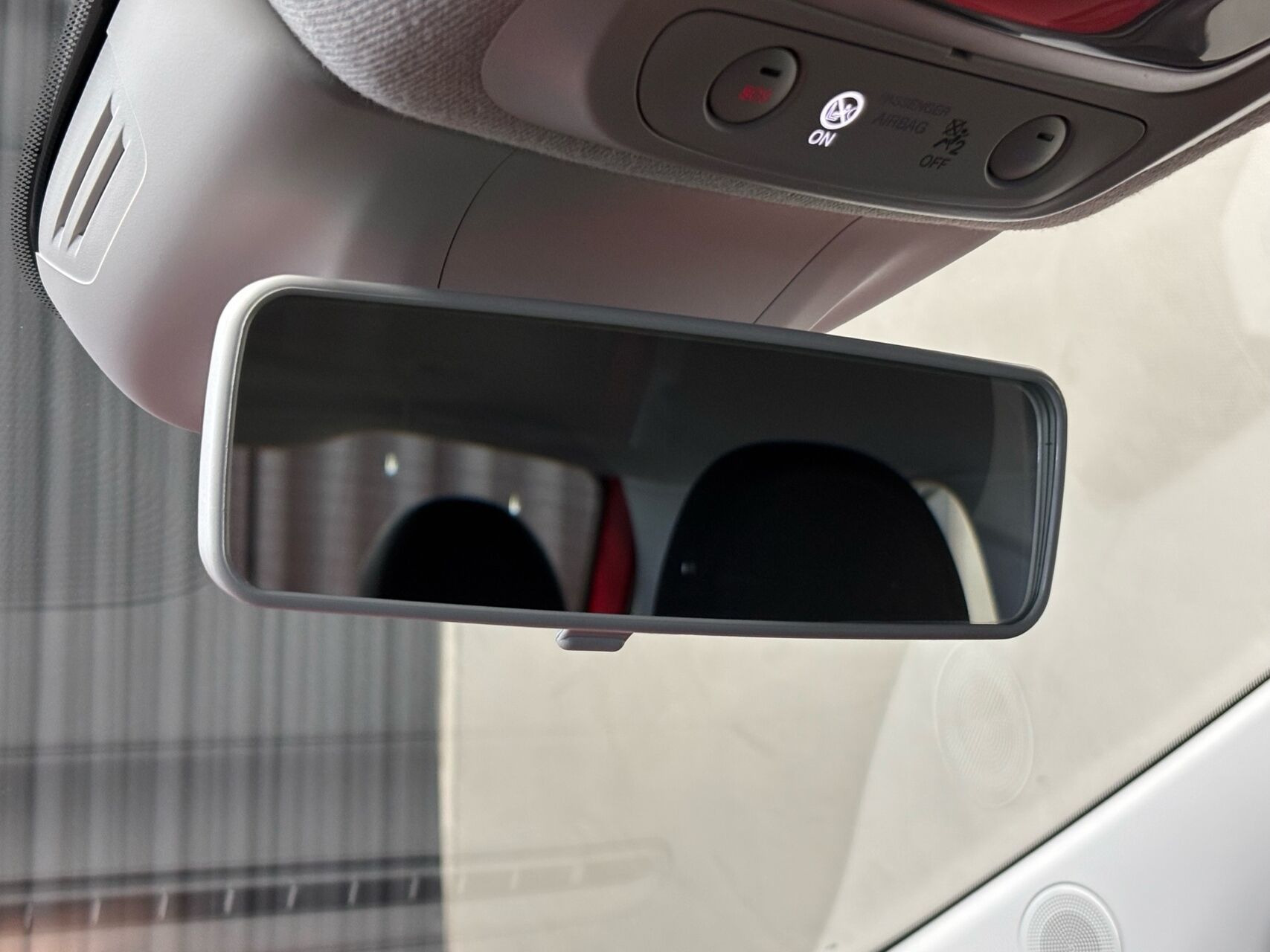 Rød Fiat 500e fra 2023