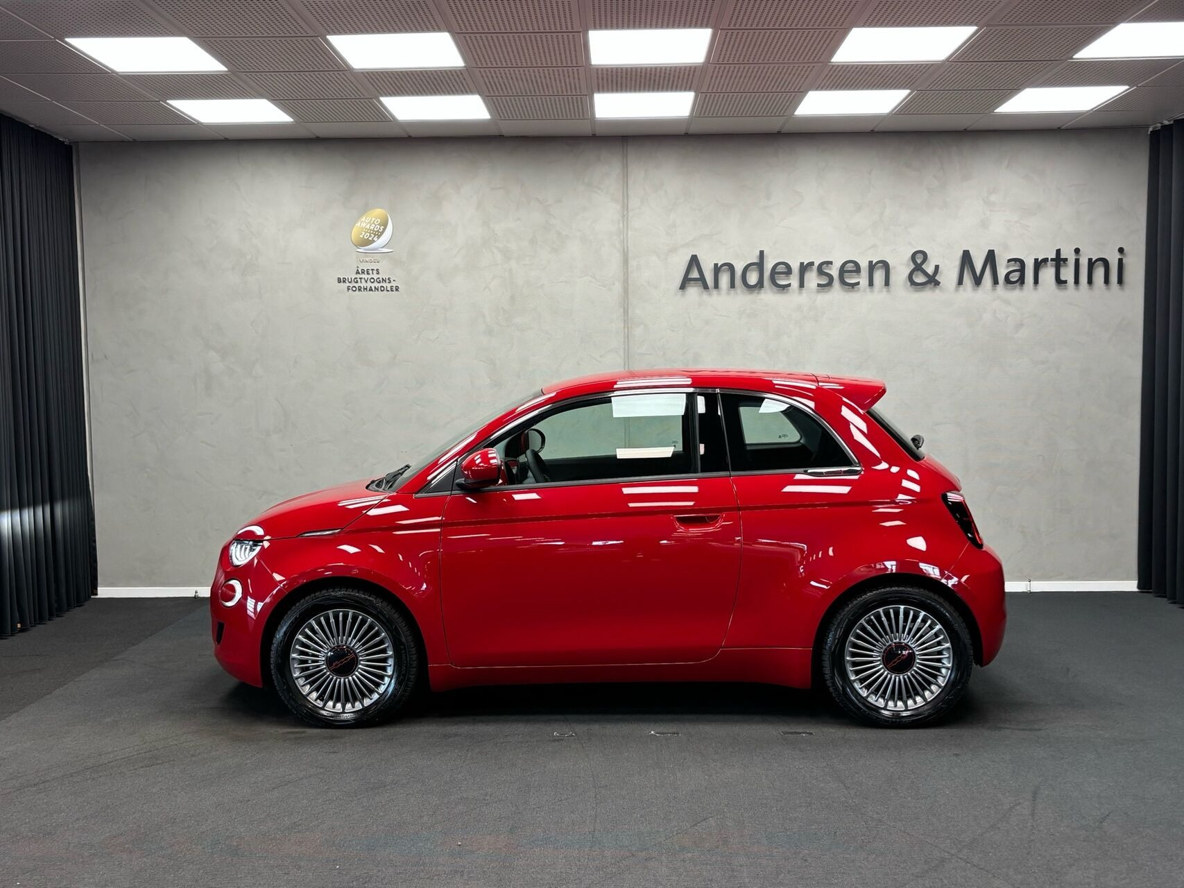 Rød Fiat 500e fra 2023