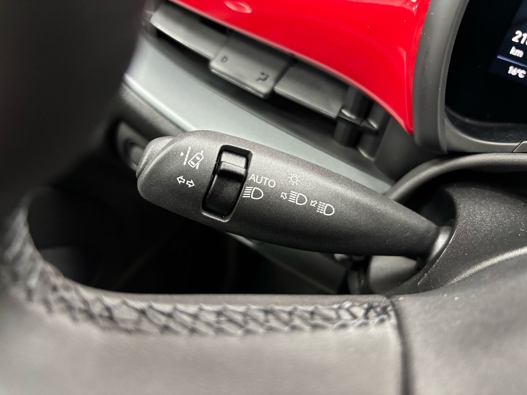 Rød Fiat 500e fra 2023