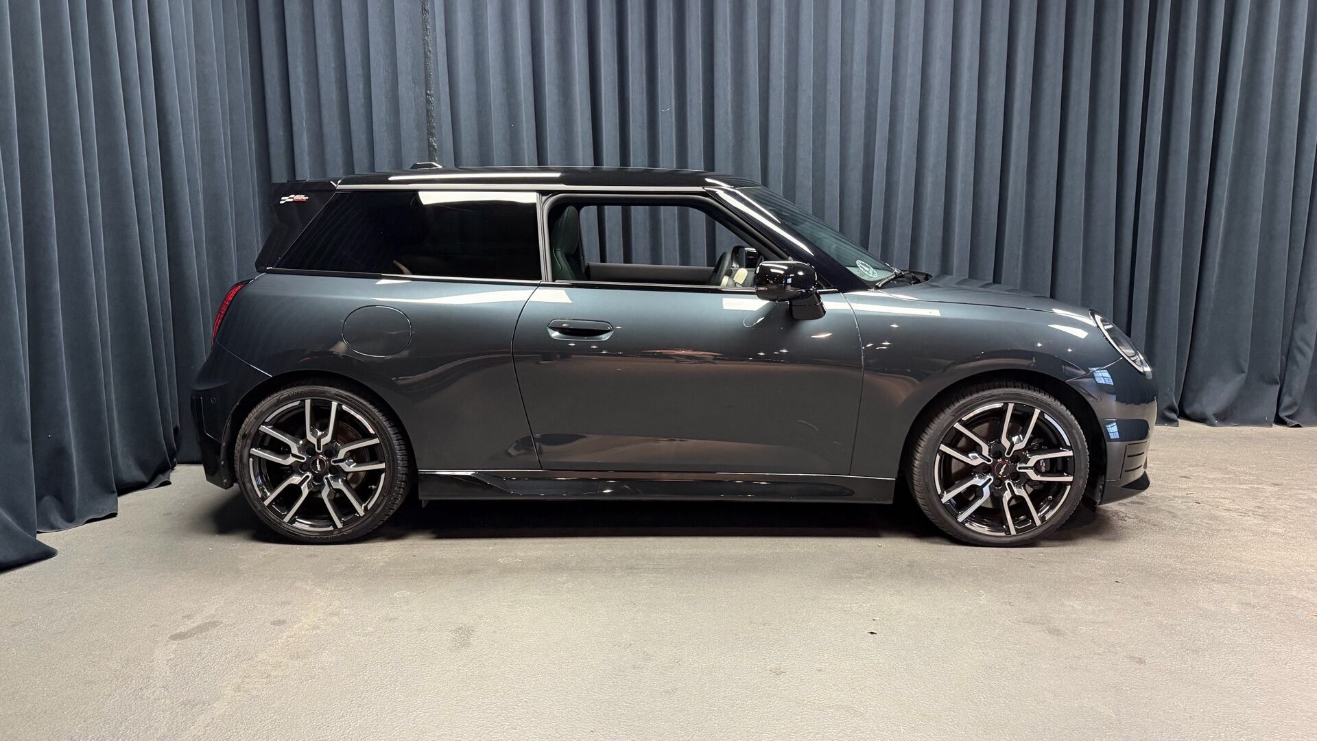Grå Mini Cooper fra 2024