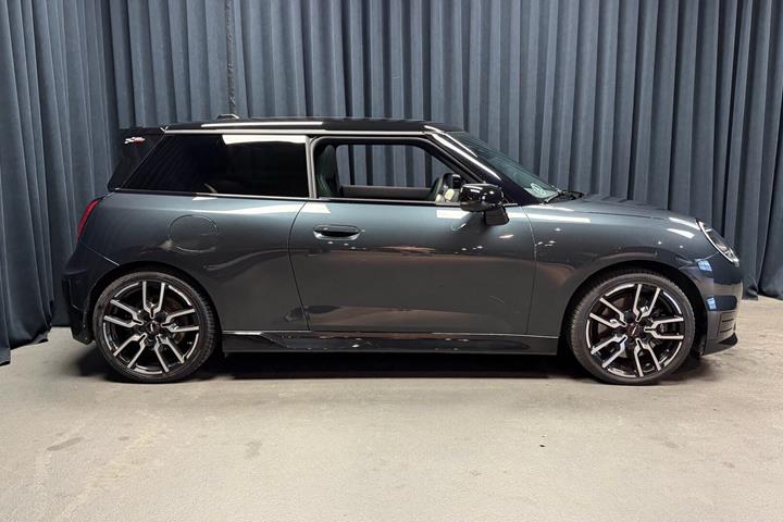 Grå Mini Cooper fra 2024