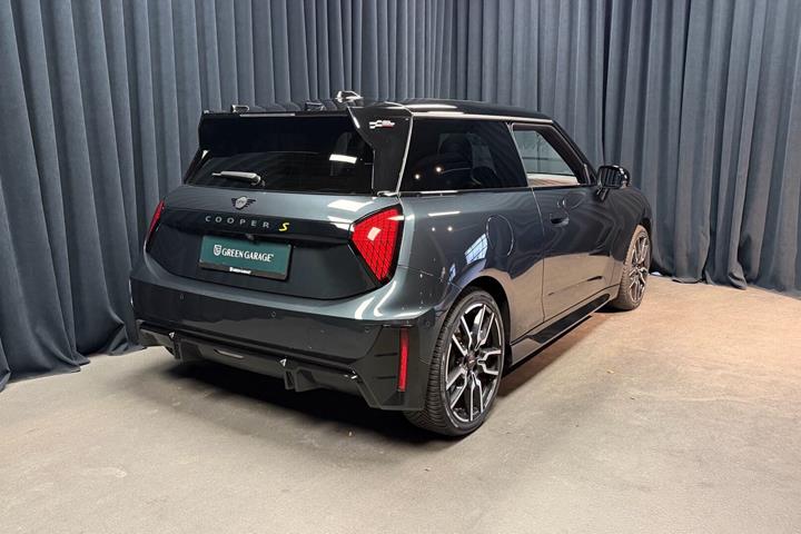 Grå Mini Cooper fra 2024