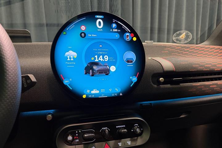 Grå Mini Cooper fra 2024