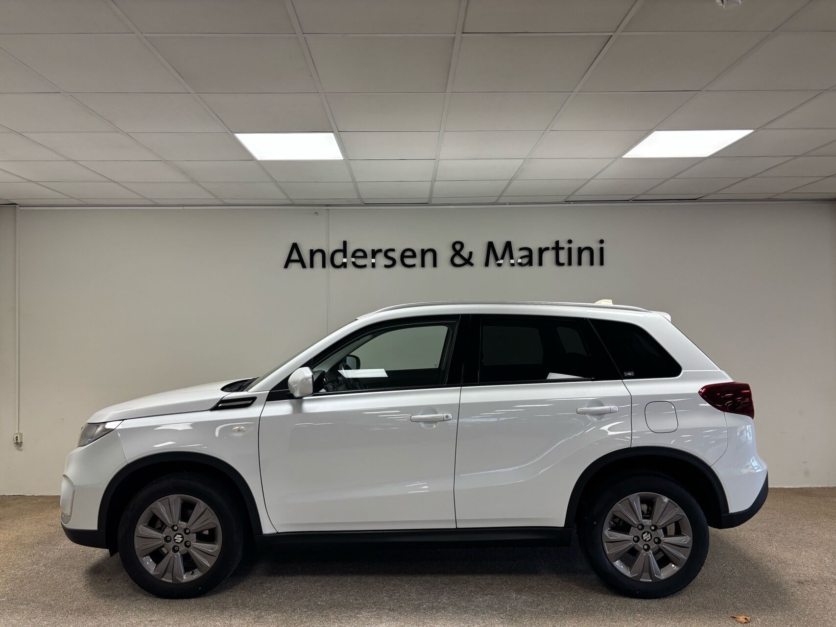 Hvid Suzuki Vitara fra 2023