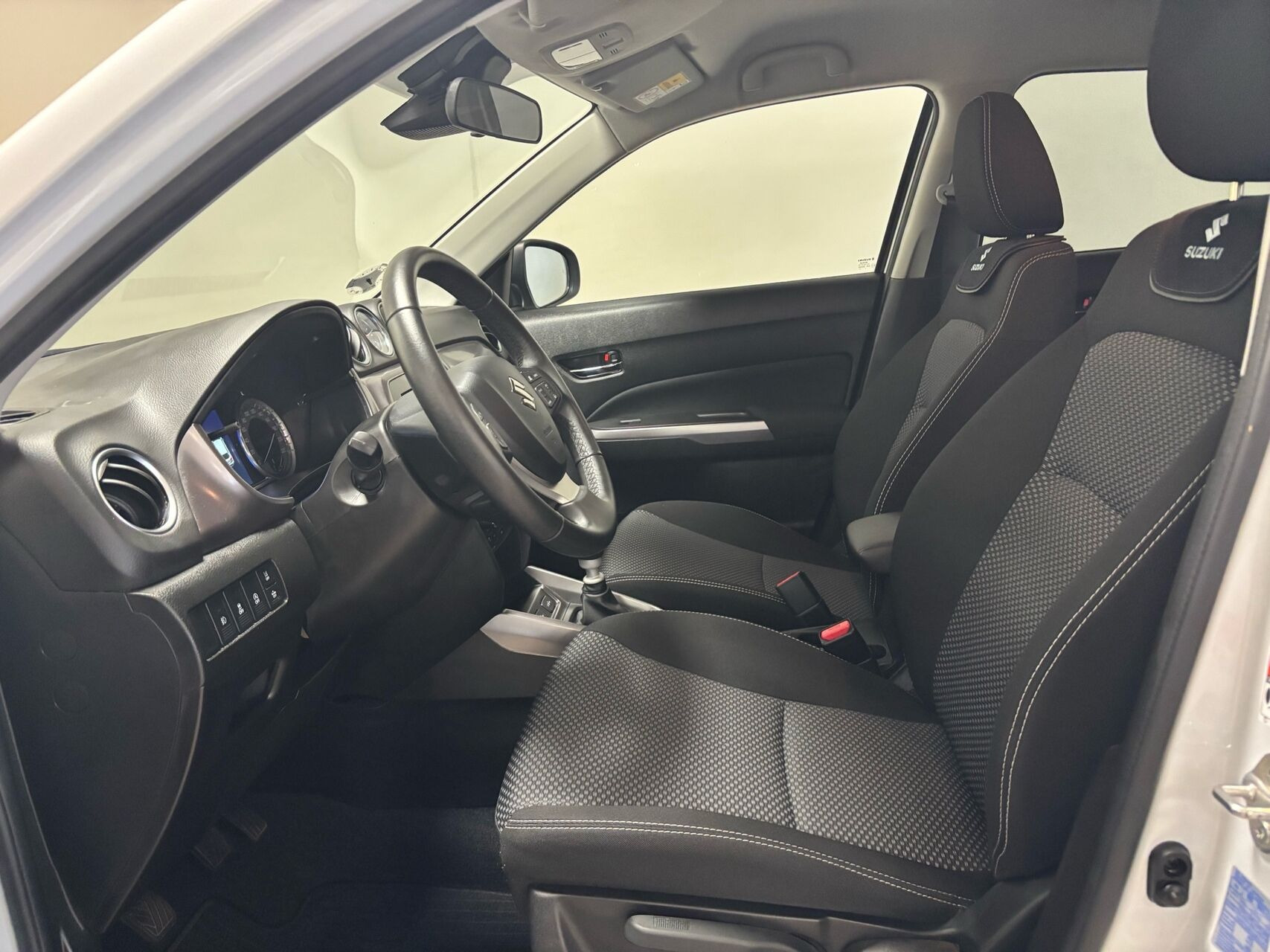 Hvid Suzuki Vitara fra 2023