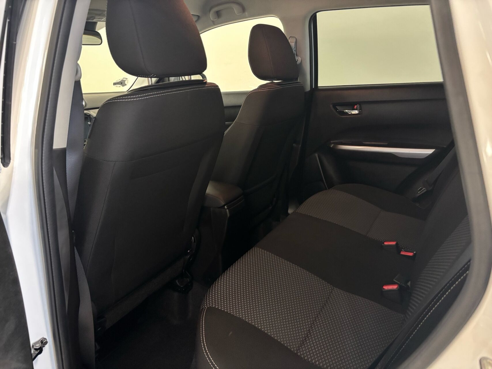 Hvid Suzuki Vitara fra 2023