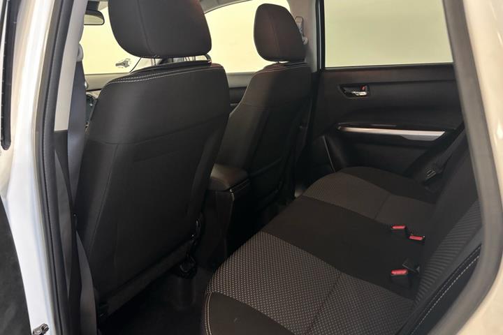 Hvid Suzuki Vitara fra 2023
