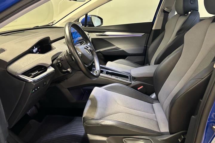 Blå Skoda Enyaq fra 2022