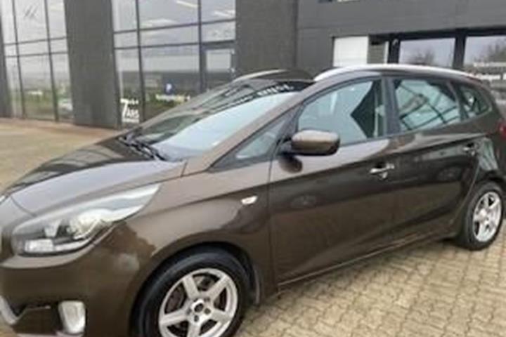 Brun Kia Carens fra 2016
