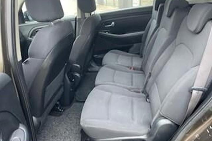 Brun Kia Carens fra 2016