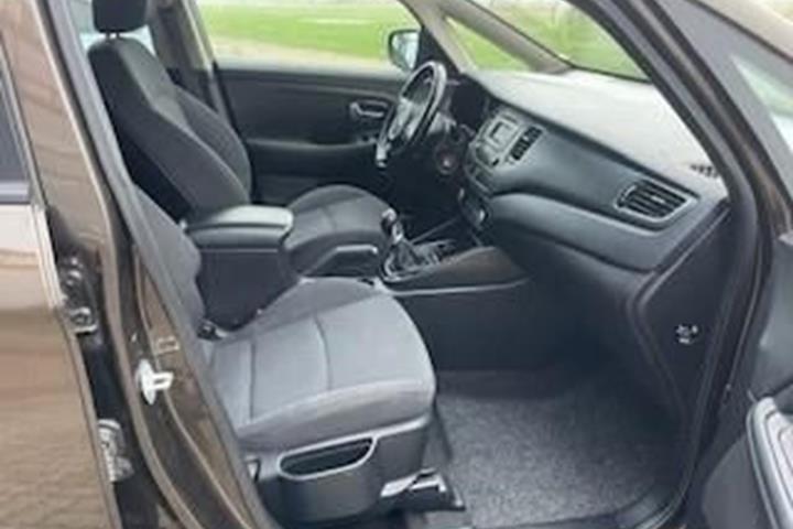 Brun Kia Carens fra 2016