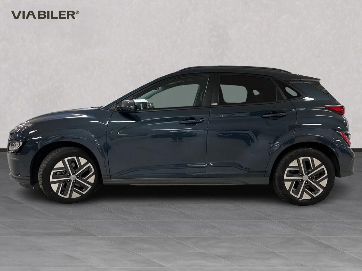 Blå Hyundai Kona fra 2021