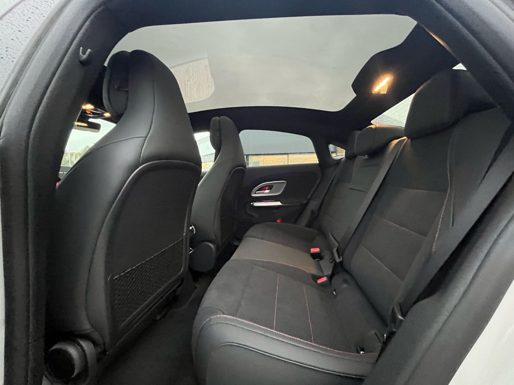 Hvid Mercedes CLA250+ fra 2026