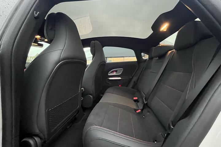 Hvid Mercedes CLA250+ fra 2026