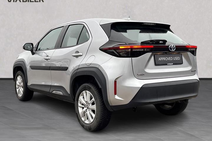 Sølv Toyota Yaris Cross fra 2023