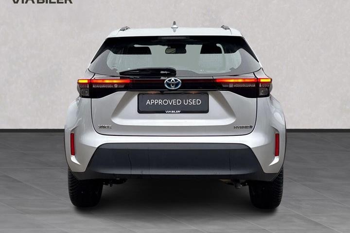 Sølv Toyota Yaris Cross fra 2023