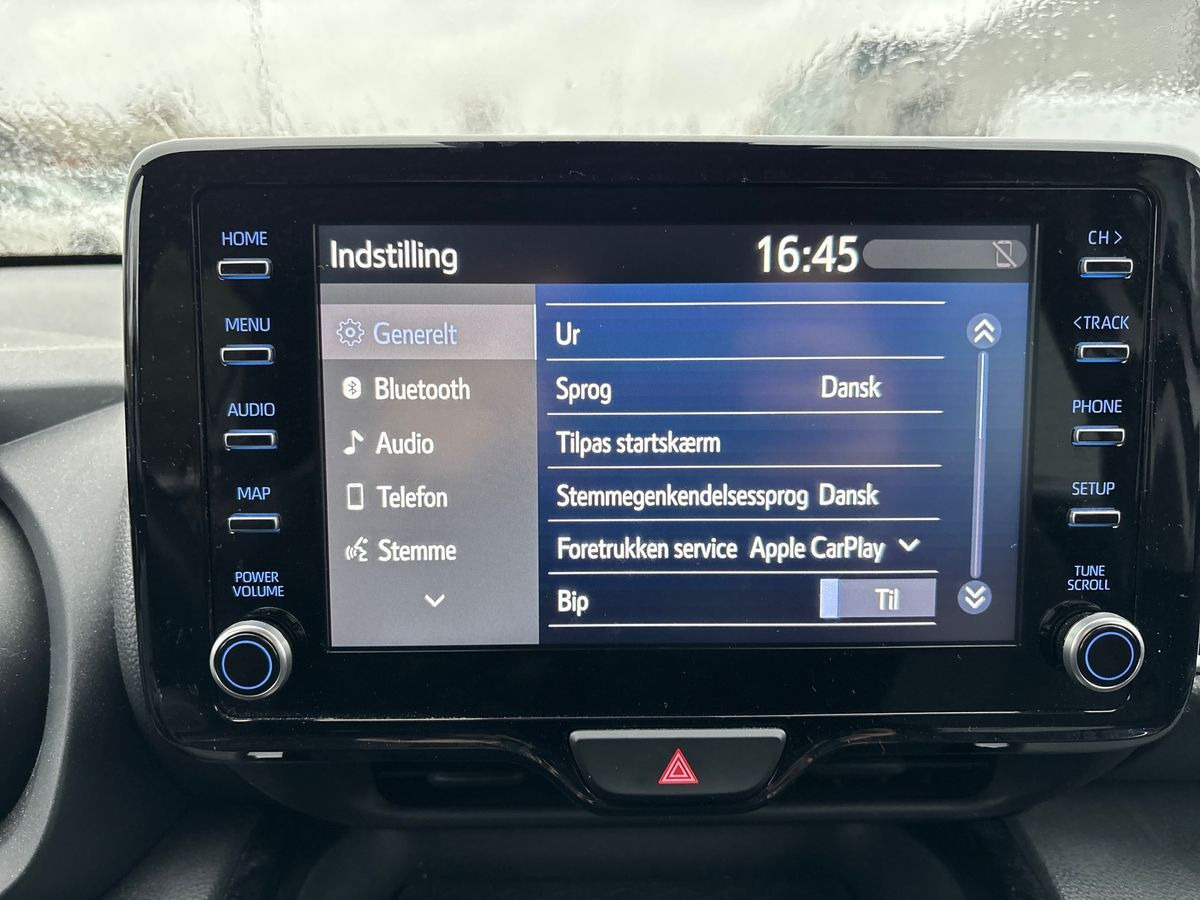 Sølv Toyota Yaris Cross fra 2023
