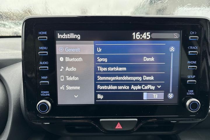 Sølv Toyota Yaris Cross fra 2023