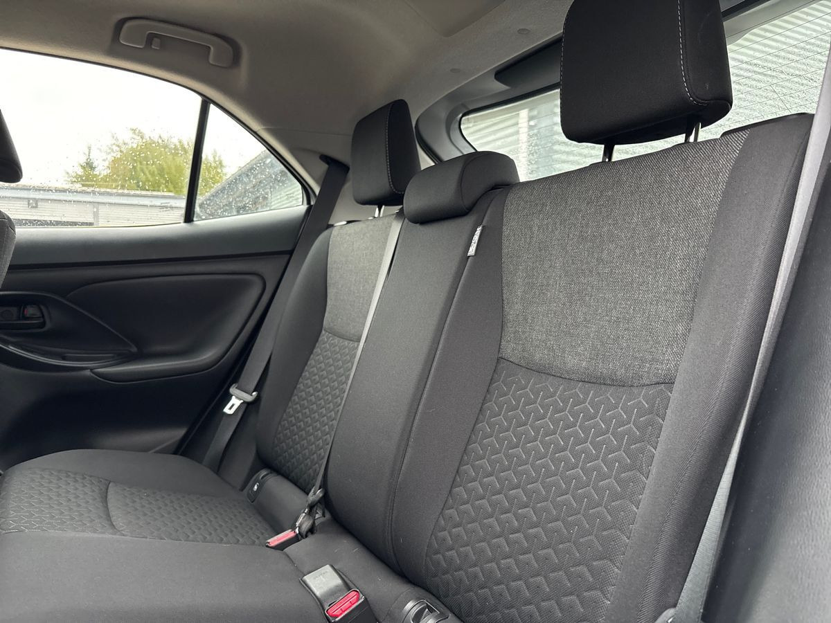 Sølv Toyota Yaris Cross fra 2023
