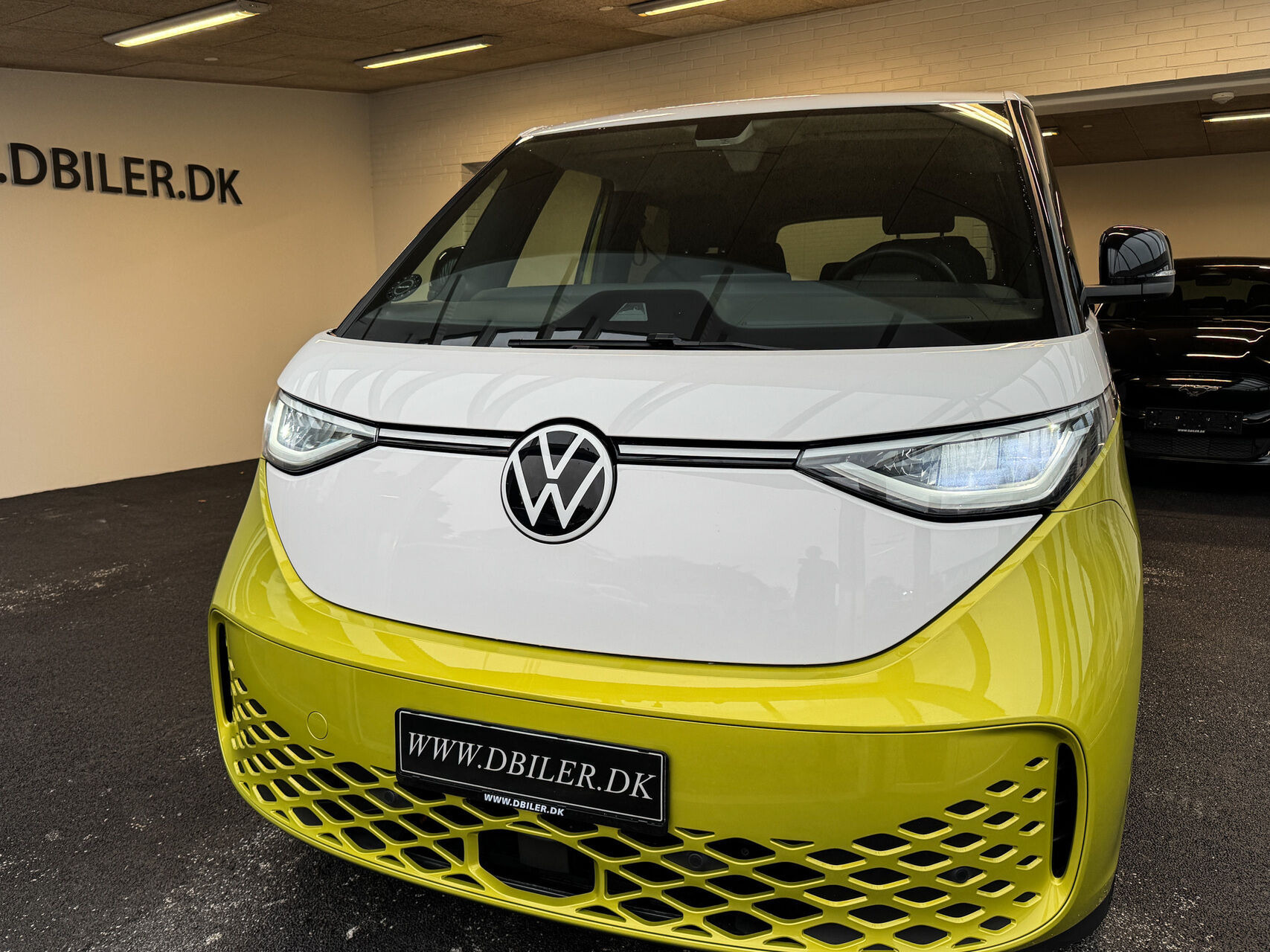 Gul VW ID.Buzz fra 2023