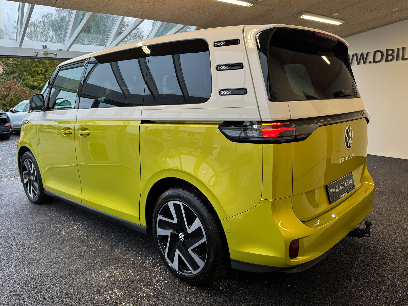 Gul VW ID.Buzz fra 2023