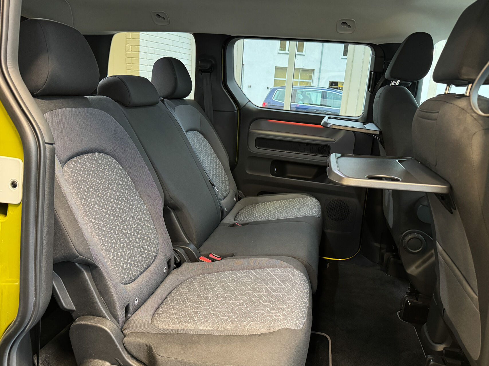 Gul VW ID.Buzz fra 2023