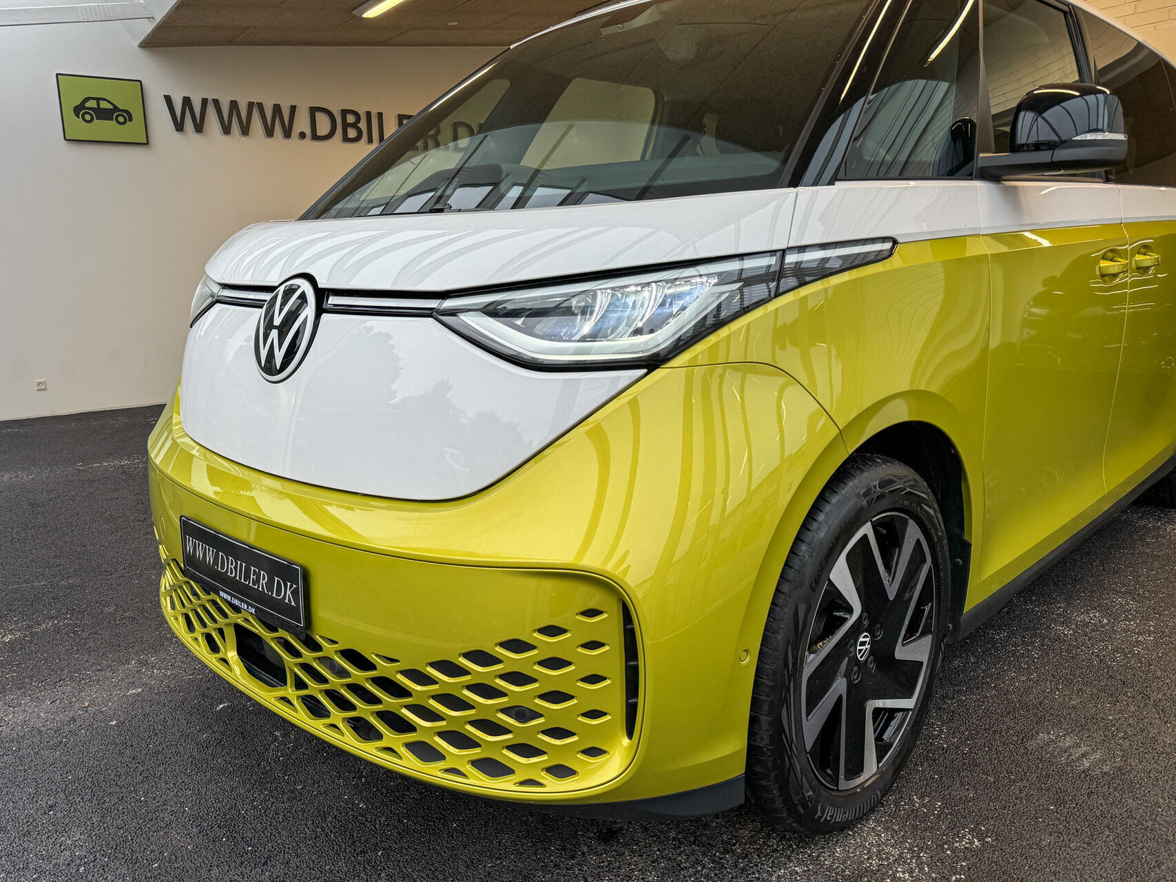 Gul VW ID.Buzz fra 2023