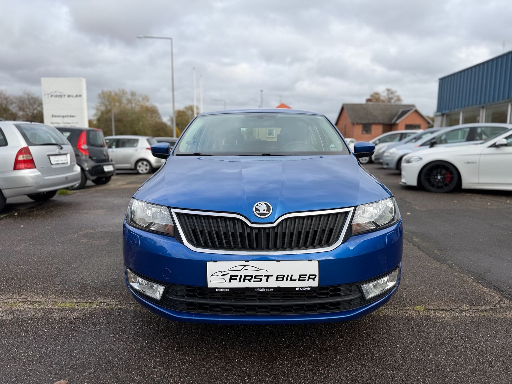 Blå Skoda Rapid fra 2016