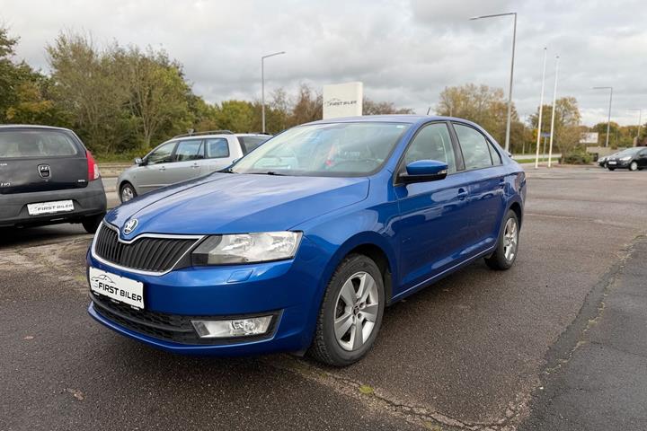 Blå Skoda Rapid fra 2016