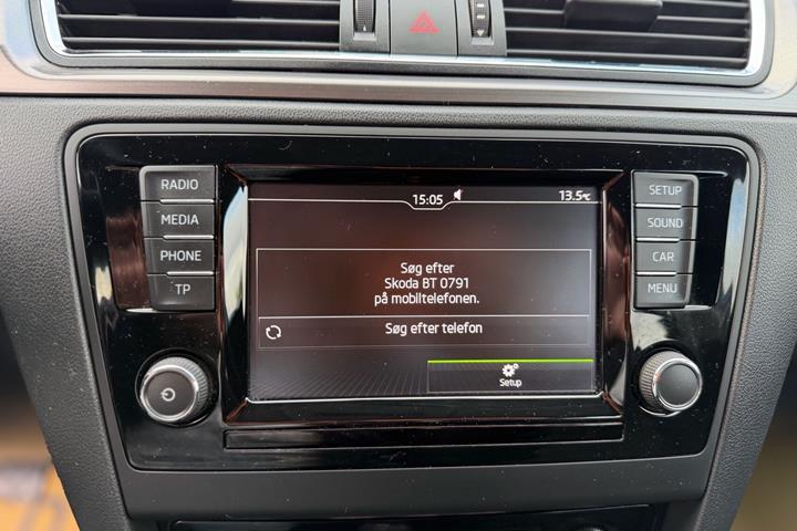 Blå Skoda Rapid fra 2016