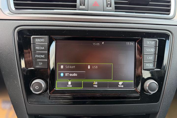 Blå Skoda Rapid fra 2016