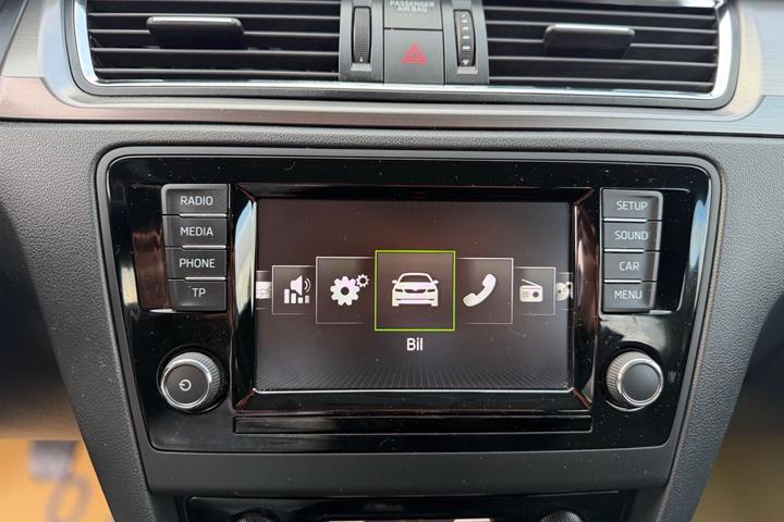 Blå Skoda Rapid fra 2016