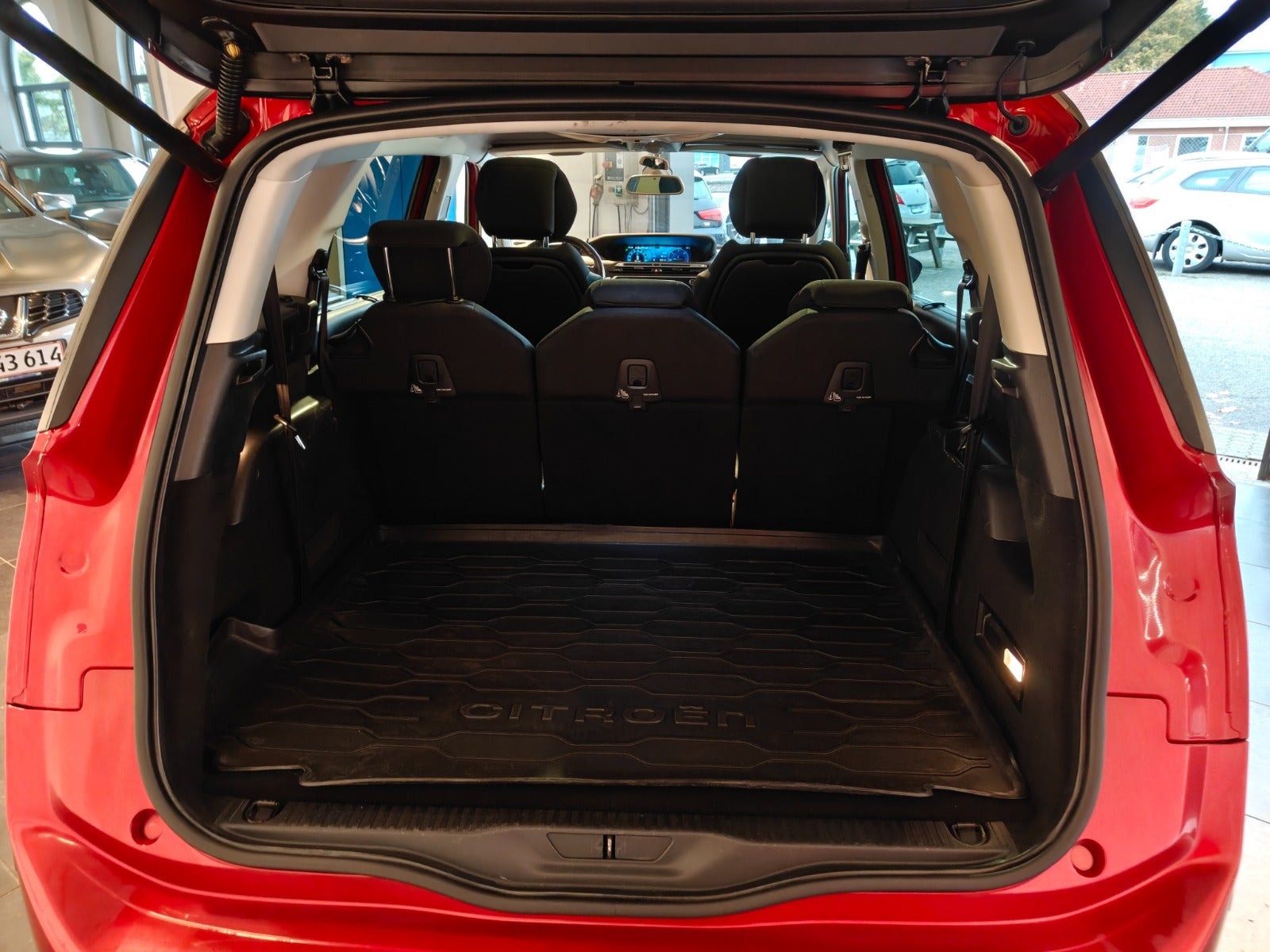 Rød Citroën Grand C4 Picasso fra 2016