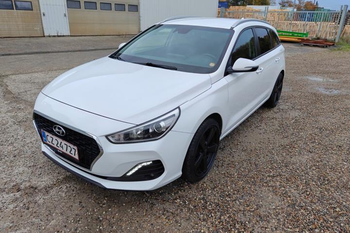 Gul Hyundai i30 fra 2020