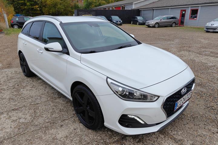 Gul Hyundai i30 fra 2020