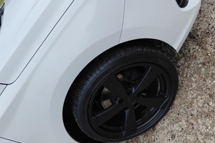 Gul Hyundai i30 fra 2020