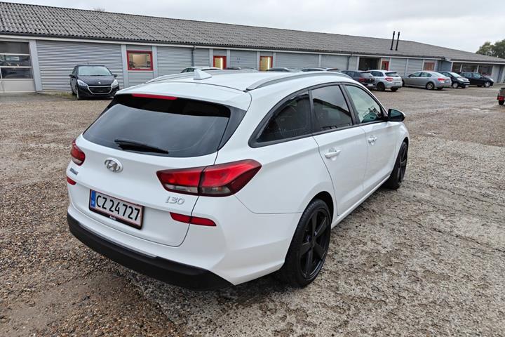 Gul Hyundai i30 fra 2020