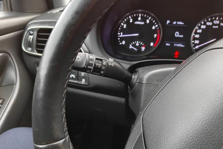Gul Hyundai i30 fra 2020