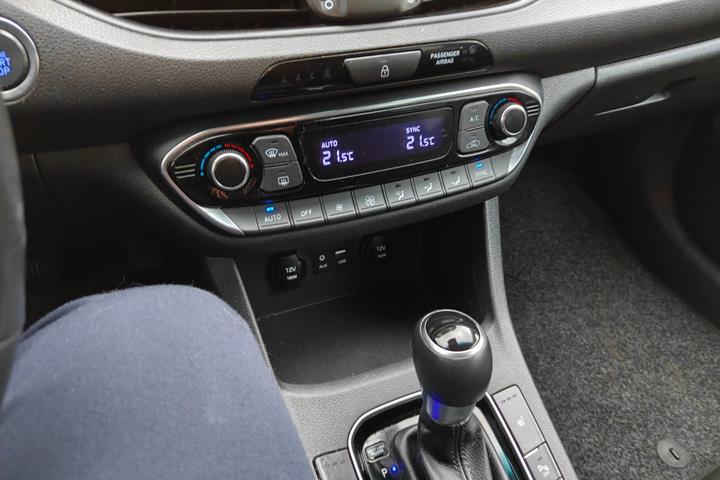 Gul Hyundai i30 fra 2020