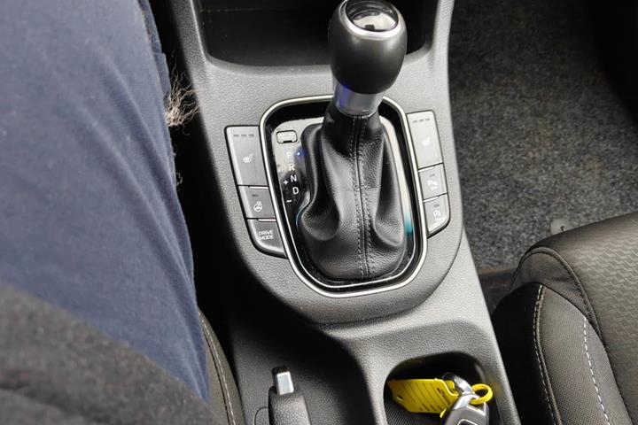 Gul Hyundai i30 fra 2020