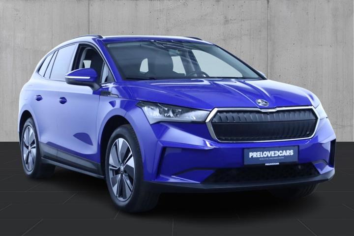 Blå Skoda Enyaq fra 2023