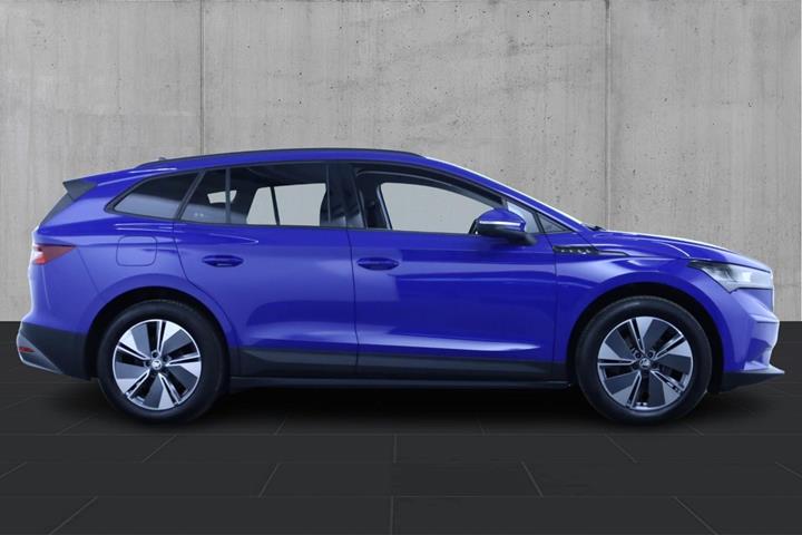 Blå Skoda Enyaq fra 2023