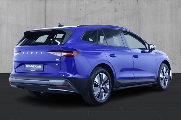 Blå Skoda Enyaq fra 2023