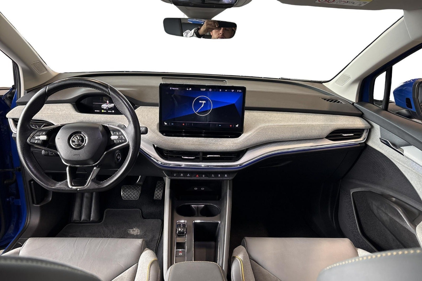 Blå Skoda Enyaq fra 2023