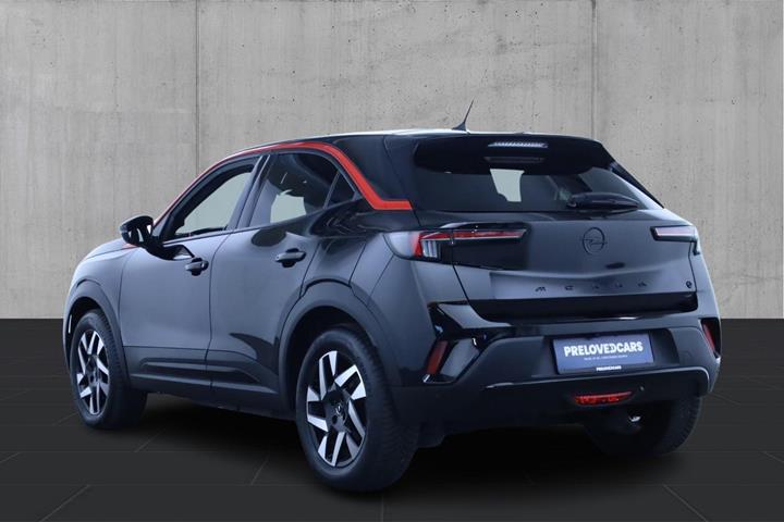 Sort Opel Mokka-e fra 2022