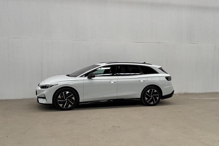 Hvid VW ID.7 fra 2026